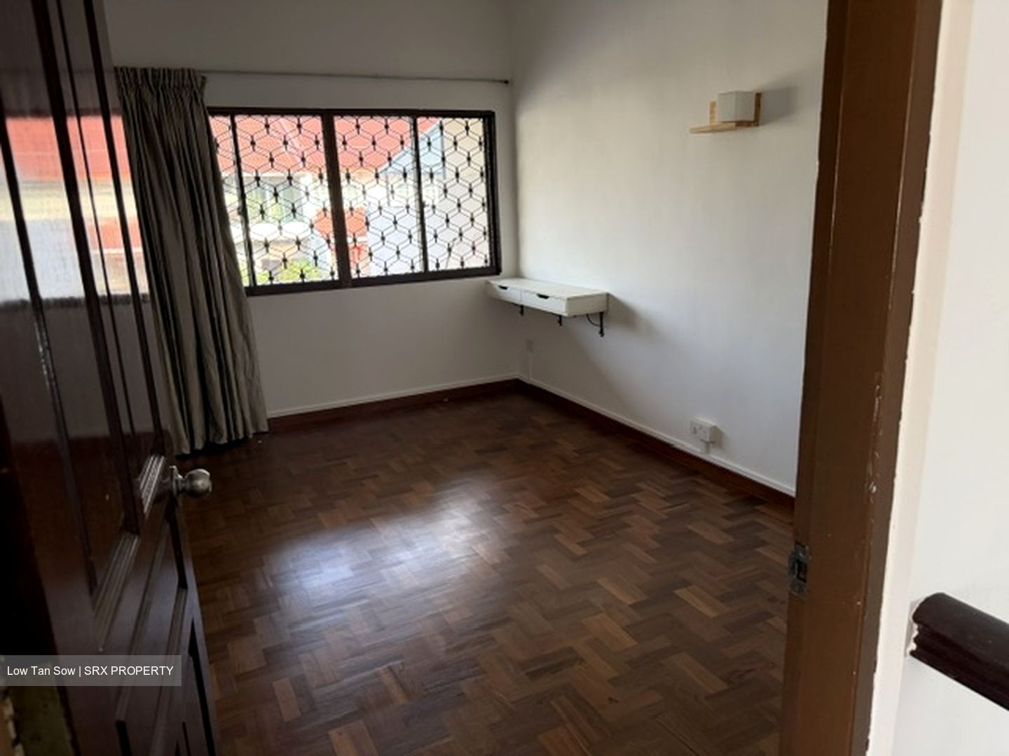 Golden Hill Estate (D19), Terrace #609049331